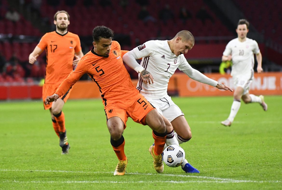 Everton: Owen Wijndal transfer news